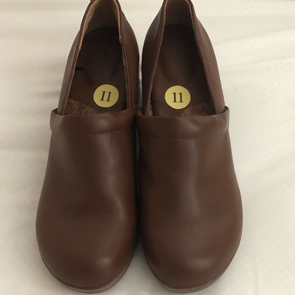 New BOC by Born Jaylin Womans 11 Comfort Clog Shoes Brown Block Heel Vegan NIB